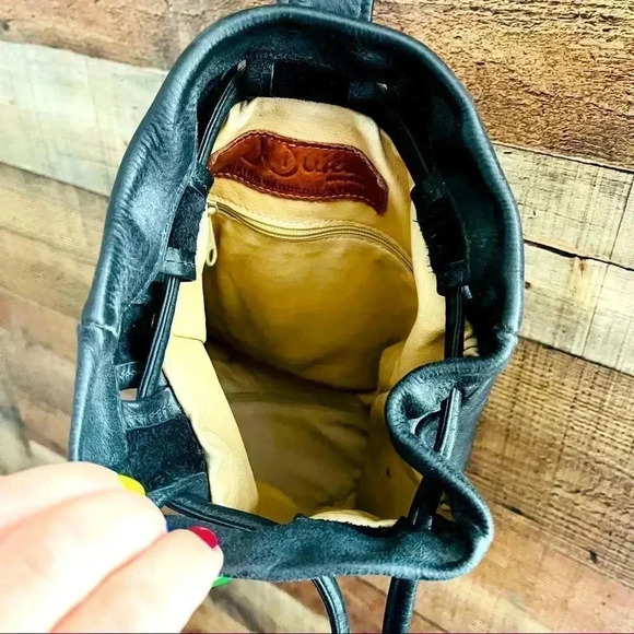 Julia Duran Rainguarded Leather VTE Sling/Backpack Bag - Picture 9 of 10